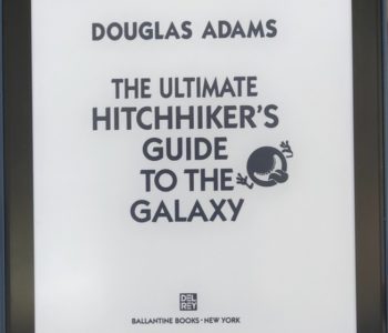 Guide du voyageur galactique de Douglas Adams - revue de lecture sur yowino